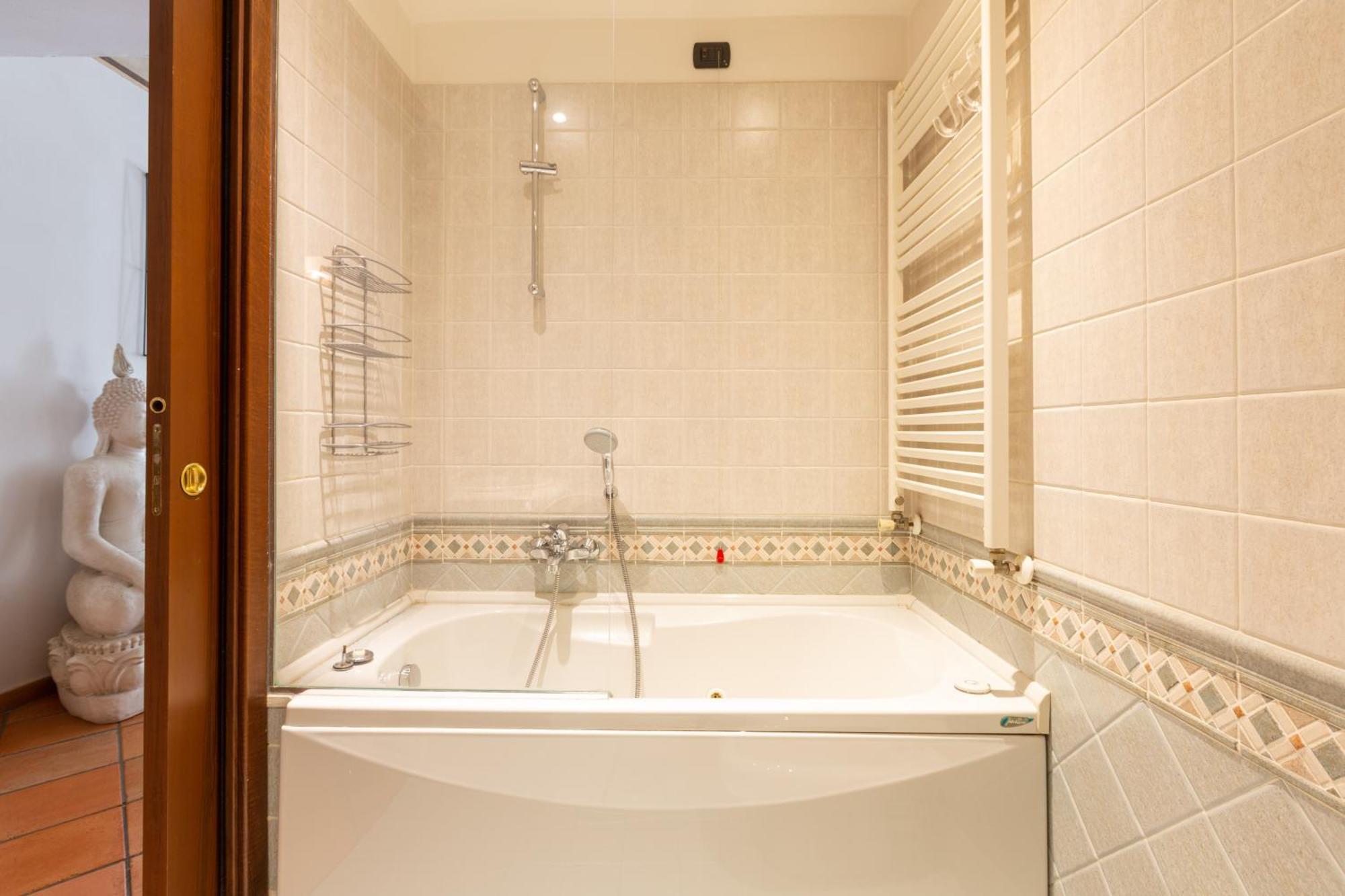 Appartement Cosy Two Bedroom Close To Navigli Milaan