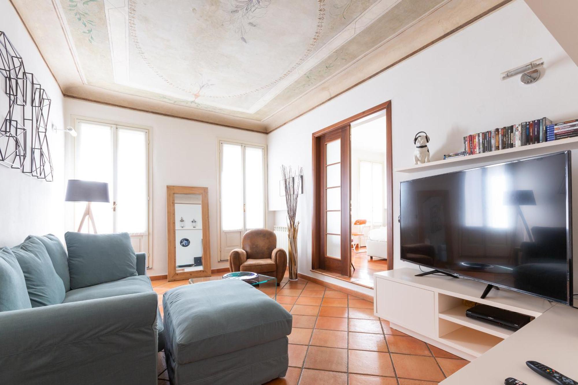 Cosy Two Bedroom Close To Navigli Appartement Milaan